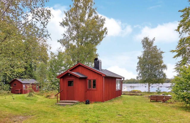 Awesome home in älmhult with lake view