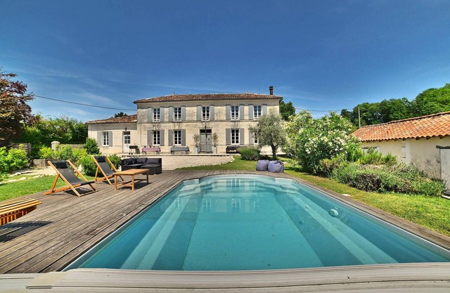Awesome home in Arthenac with WiFi