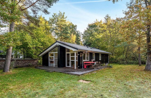 Awesome home in Frederiksværk with WiFi