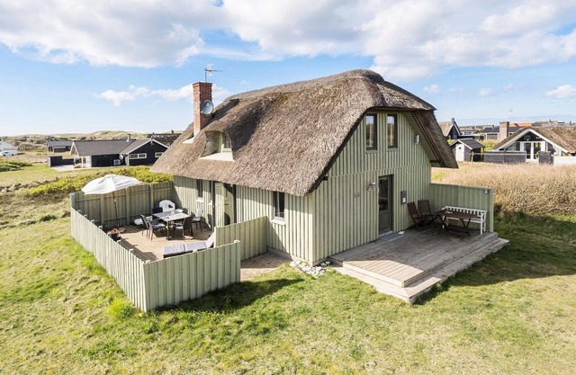 Awesome home in Harboøre with WiFi
