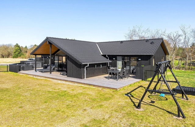 Awesome home in Henne with kitchen