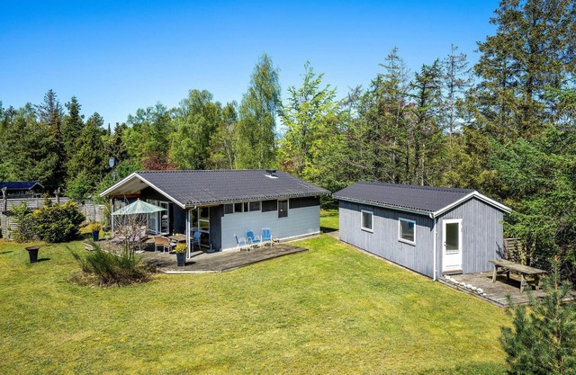 Awesome home in Højby with kitchen