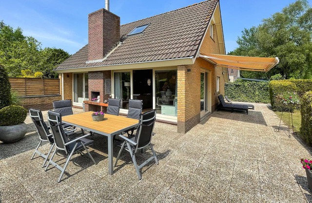 Awesome home in Lauwersoog with WiFi