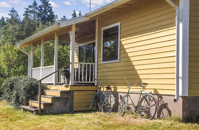 Awesome home in Lenhovda with WiFi