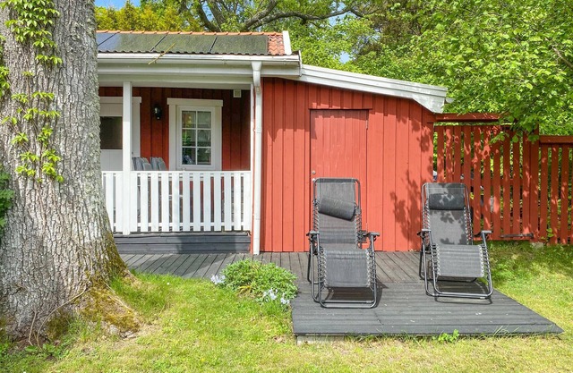 Awesome home in Löttorp with kitchen