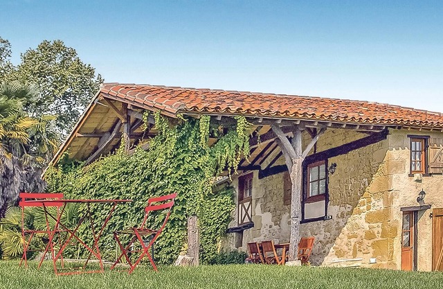 Awesome home in Masseube with sauna