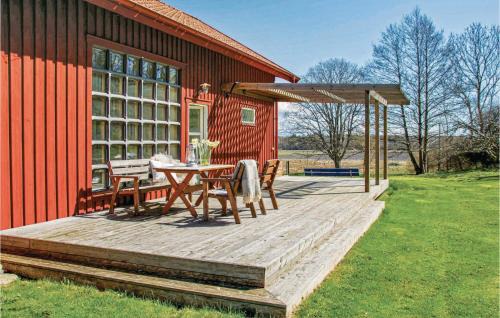 Awesome Home In Onsala With Kitchen