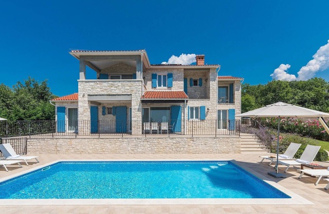 Awesome home in Porec with sauna