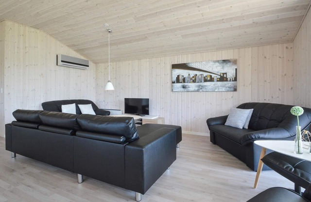 Awesome home in Tarm with WiFi