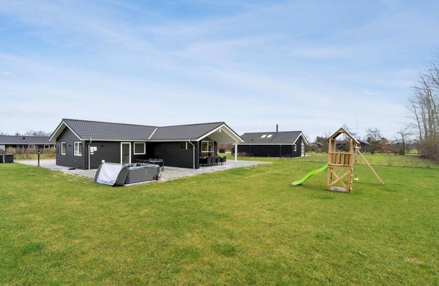 Awesome home in Tarm with WiFi