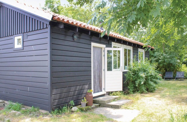 Awesome home in Wijdenes with WiFi