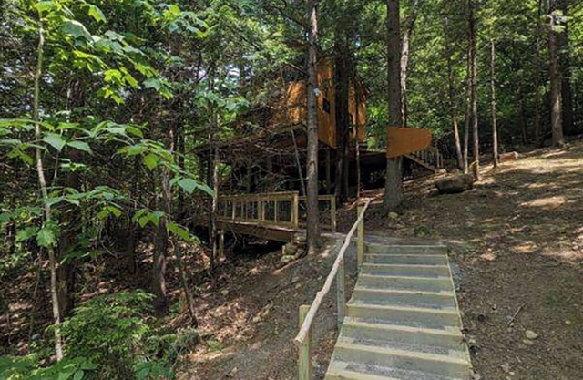 Awesome MAINE MOUNTAIN TREEHOUSE! Enjoy nearby lakes, hiking & more summer fun!
