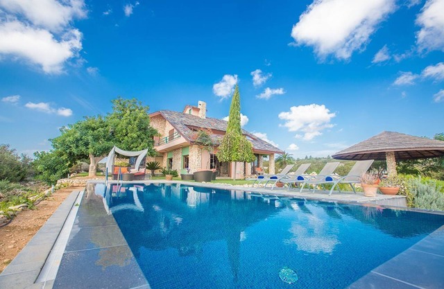 Ayia Napa Holiday Villa OT7 - a villa that sleeps 10 guests in 4 bedrooms