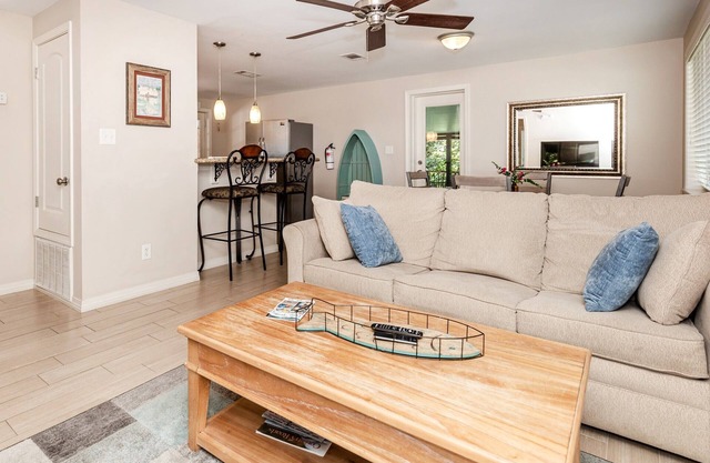 Azalea Cottage - Ocean Springs perfect location! 3 blocks to beach & downtown!