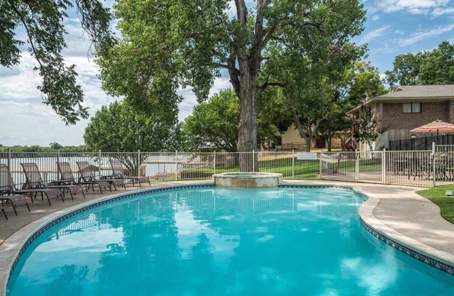 Azure 1-Lakefront w/Shared Pool, Dock, & Fire Pit