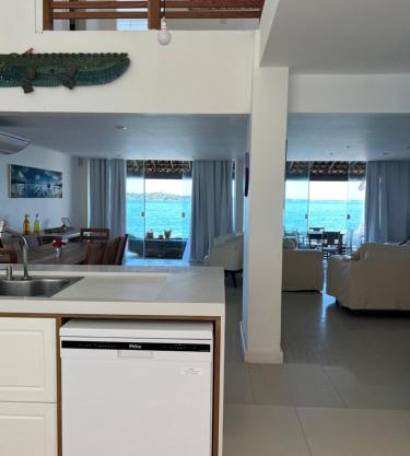 Búzios casa pé na areia em condomínio beira mar