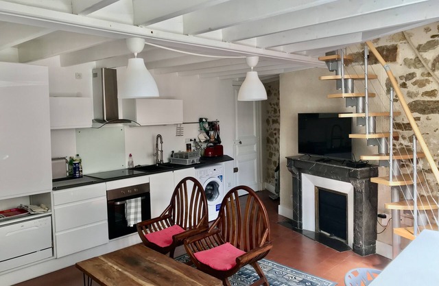 (B) In the heart of Le Mans, quiet and pleasant duplex apartment