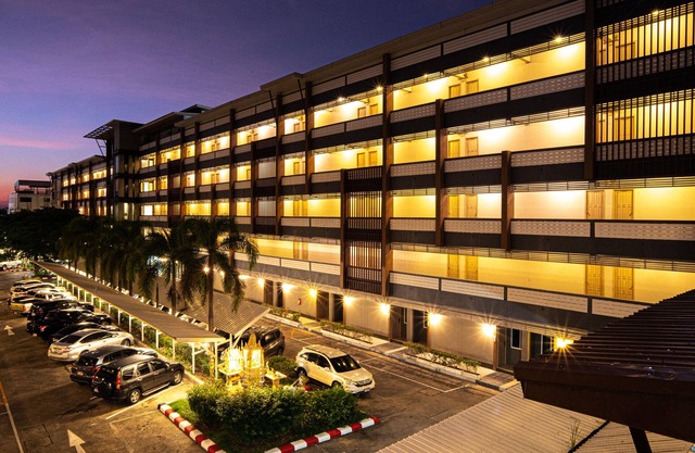 B2 Korat Night Market Boutique