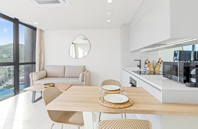 B253 - Incredible Top Floor Lagoon Views