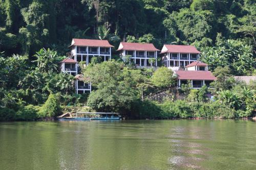 Ba Be Lakeside Bungalow