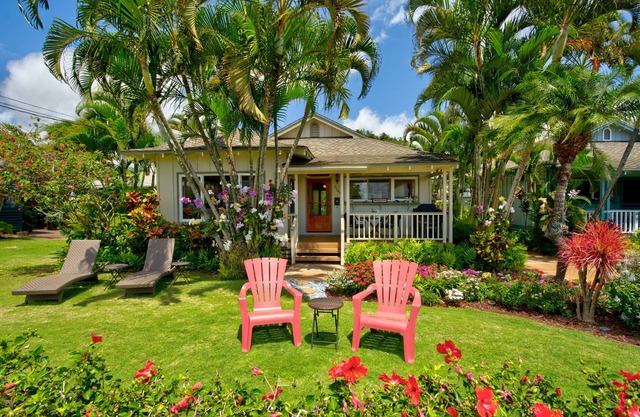 BABY BEACH BUNGALOW 2-STEPS TO BEACH - OCEAN VIEW - AMAZING LOCATION, NEAR SHOPS