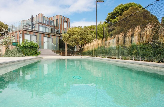 Back Beach: 6 BR, 4 BA in Portsea, Sleeps 12