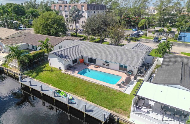 Backyard Oasis*Waterfront*Pool*Pet Friendly!