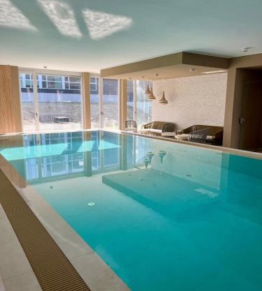 Bad Seerose mit Seeblick, Dachterrasse, Pool und Sauna