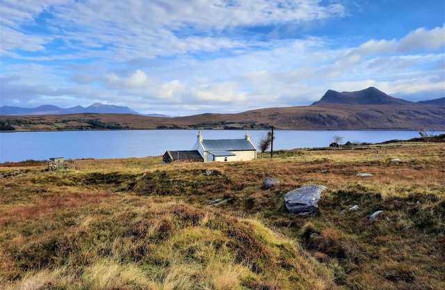 Badluarach Sea View - a cottage that sleeps 5 guests in 3 bedrooms