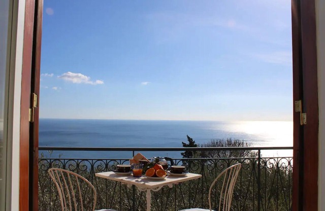 Baia di Nerano is the ideal accommodation for those who like to relax