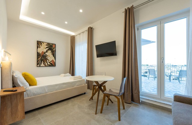 Baia Flegrea Meublè - Deluxe Suite with terrace