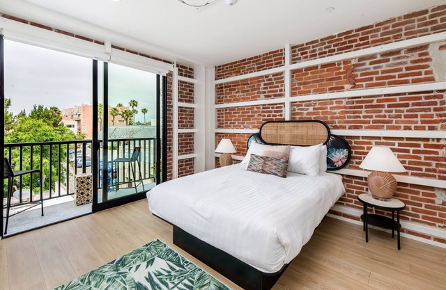 Balcony Room 305 | The Brick Boutique Hotel