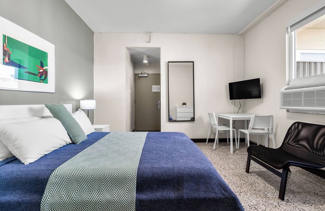 Balcony | Smart TV | Free Parking | Near The Beach | Air Conditioner