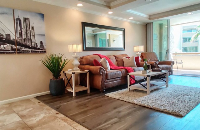 ★Balcony w/Pool View★Resort Feel★Walk Everywhere★