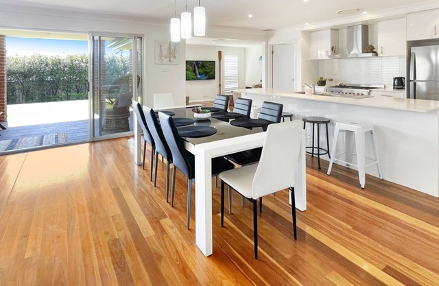 Bale's House is located in the beautiful region of Shell Cove.