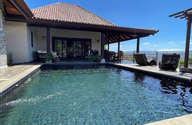 Bali Dream View, Total Privacy, Pool, Wifi, 30 min to Beach/Waterfall/Ziplining