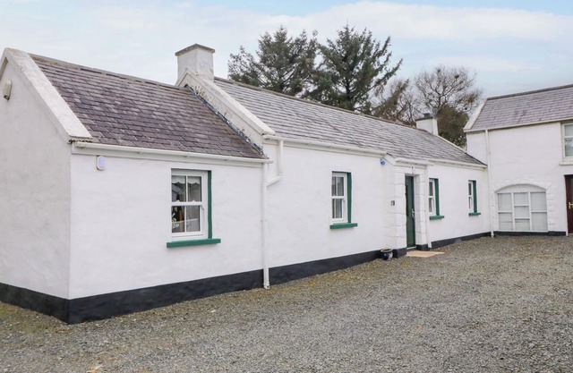 BALLARD COTTAGE, pet friendly in Newry, Northern Ireland