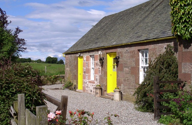 Ballat Smithy Cottage, ideally located for Loch Lomond & Trossachs ST00079F