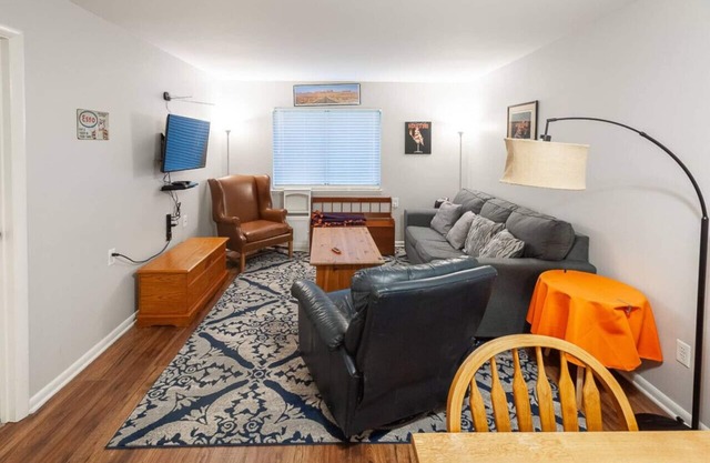 Ballgame Bungalow, Entire 2BR/2BA Apt in Clemson