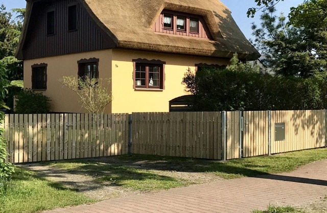 Baltic Sea, large country house with thatched roof, 6 pers., quiet location, family-friendly