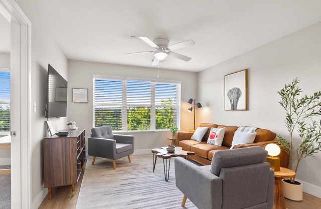 Bama on the River Riverfront Condo with a View, Gym and Pool Access