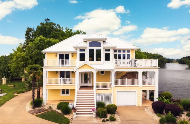 Banana Point Rental at River Rocks Landing