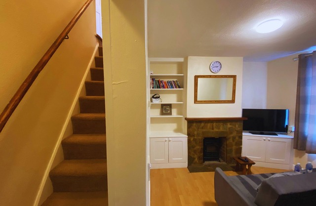 Banbury Family Home Sleeps 4 Walking Distance To Town & Train Station