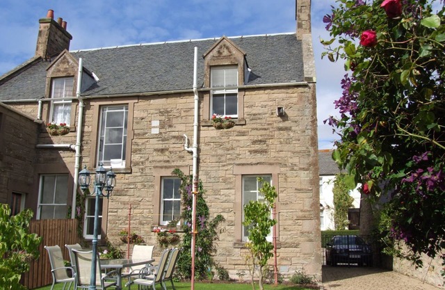 BANK VIEW, pet friendly, character holiday cottage in Chirnside