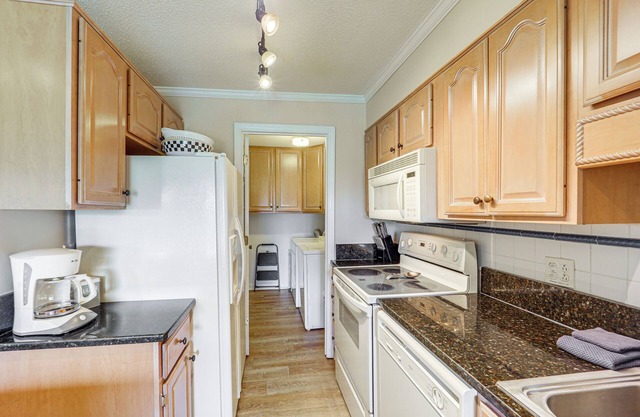 Banner Elk Mountain-view Condo: 3 Mi to Skiing!