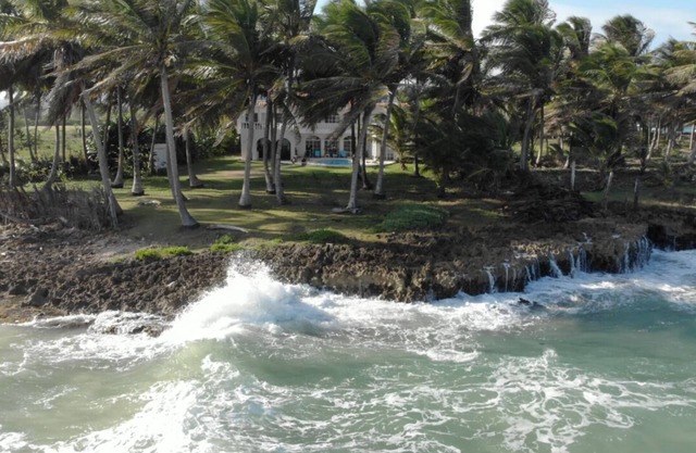 Baoba Breeze Villa oceanfront & secluded Beach! Seasonal availability!