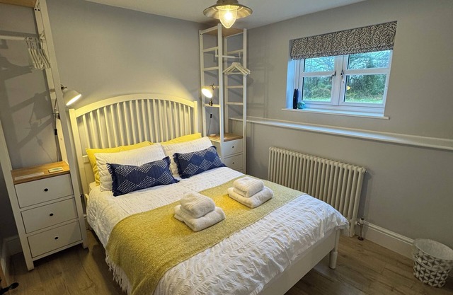 Barafundle cottage, Wynd Hill Hideaway - walk to Coast Path, beach and pub!