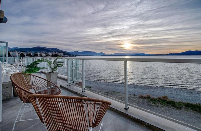 Bariloche costa del lago Ollagua, vista al lago panoramica, piscina, cochera