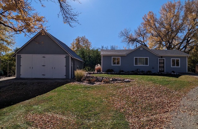 Barleans-Cozy Cabin Conveniently Located