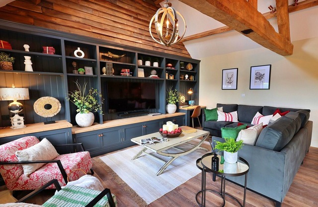 Barn in Cotswolds with Outdoor Kitchen